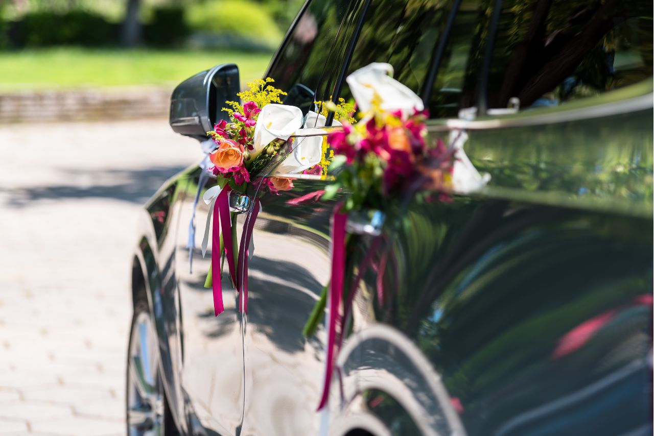 décoration florale voiture de mariage